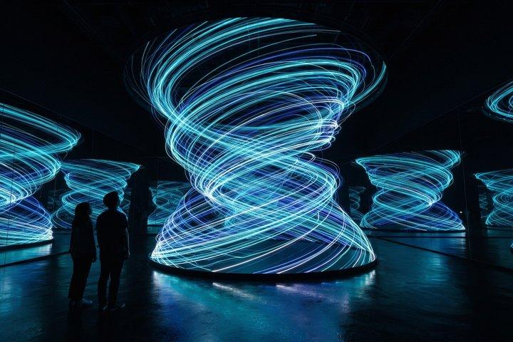 京都プライベートモーニングツアー：伏見稲荷＆チームラボバイオボルテックス