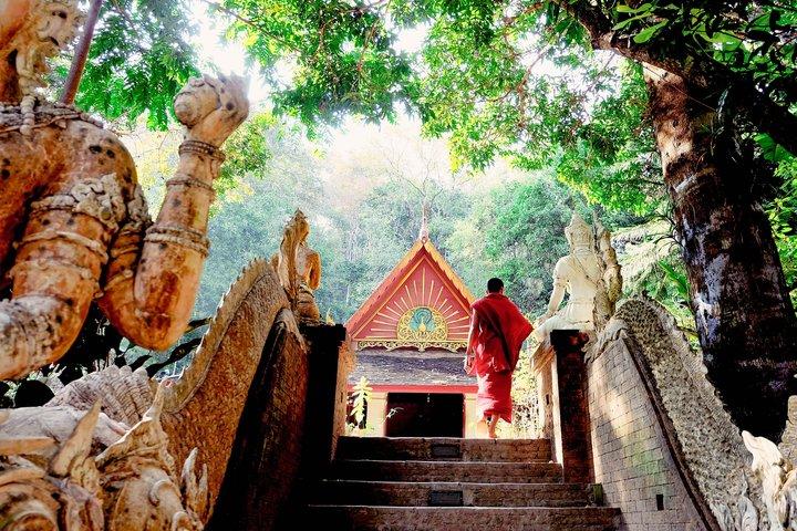 Chiang Mai Monk's Trail Hike to Wat Pha Lat and Doi Suthep