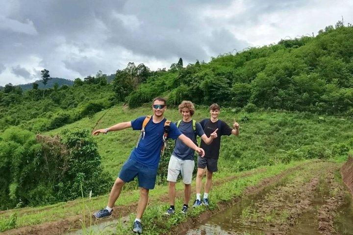 チェンマイの山岳部族での1日ジャングルトレッキングと竹筏漂流