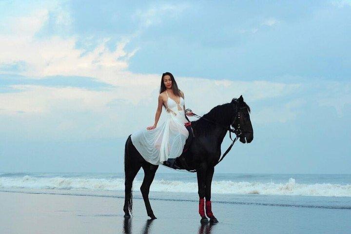 Private Bali Horse riding at saba beach