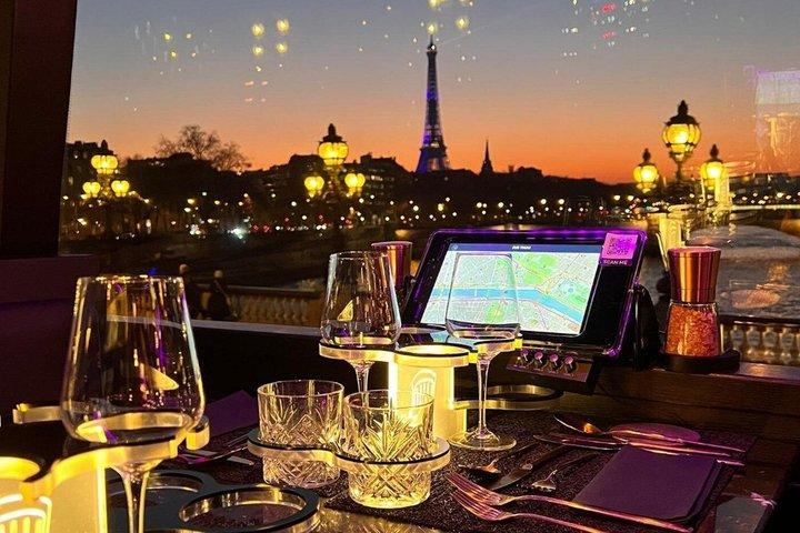 パリのシャンゼリゼ通り夜景パノラマバスダイニング体験