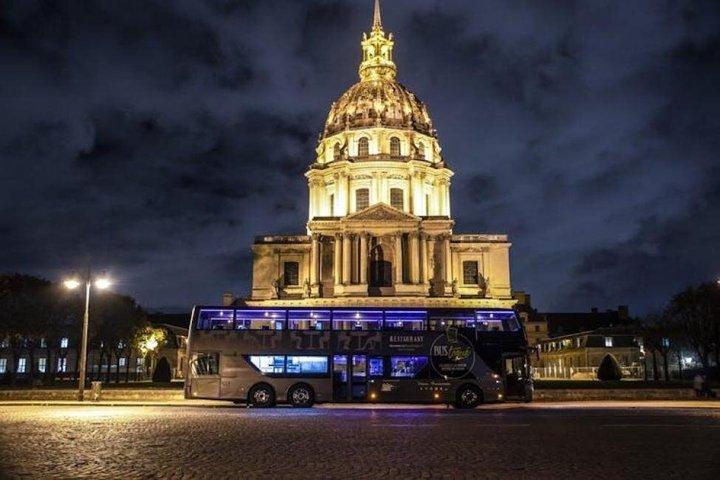 パリのシャンゼリゼ通り夜景パノラマバスダイニング体験