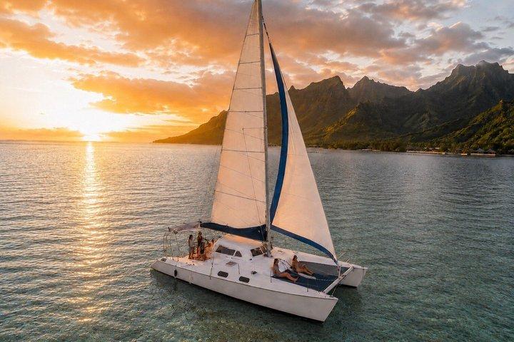 Catamaran cruise in Moorea, Sailing and Sunset cocktail, tapas