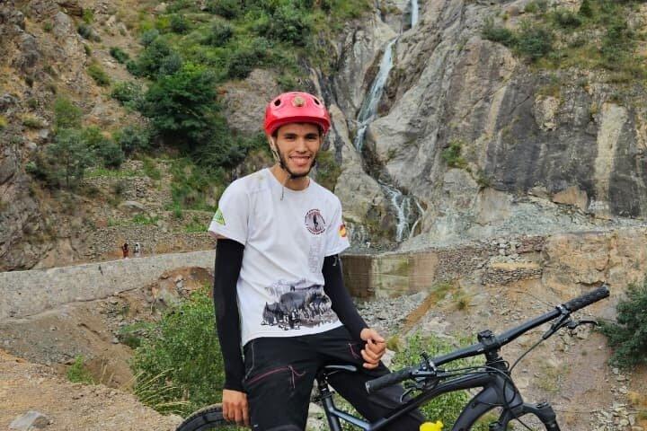 マラケシュからベルベル人の村々を巡るアトラス山脈自転車ツアー