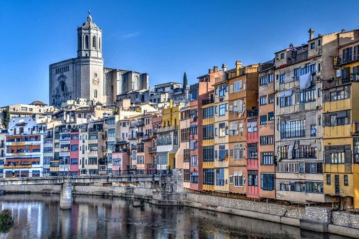 バルセロナからジローナへの大聖堂入場付き日帰り旅行