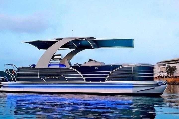 マラガ市内発、船長付きボートツアー（最大11名まで参加可能）