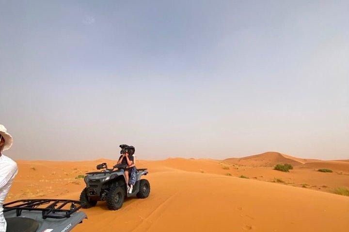 メルズーガ：サハラ砂漠のクワッドバイクアドベンチャー