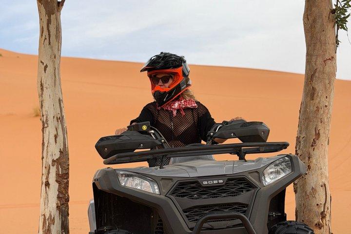 メルズーガ：サハラ砂漠のクワッドバイクアドベンチャー