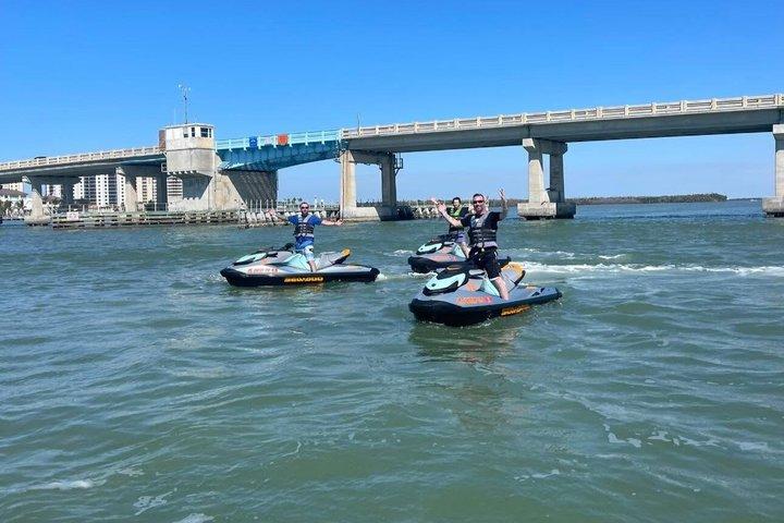 フォートマイヤーズビーチ1.5時間ジェットスキードルフィンツアー