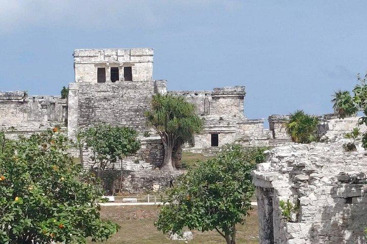 Transport to Tulum archaeological zone from Cancun round trip