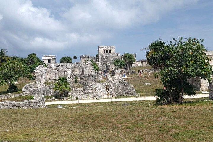 Transport to Tulum archaeological zone from Cancun round trip
