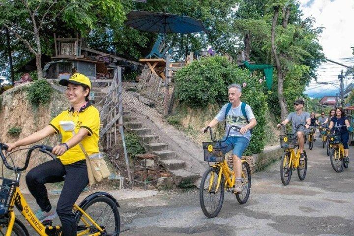 コミュニティと文化遺産を巡るチェンマイのサイクリングツアーコンボ