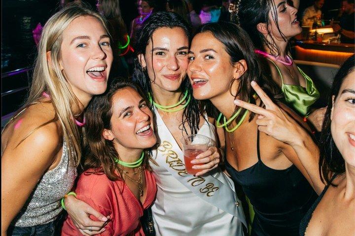 プライベートDJとSUV送迎付きオールインクルーシブ・マイアミ豪華ヨット