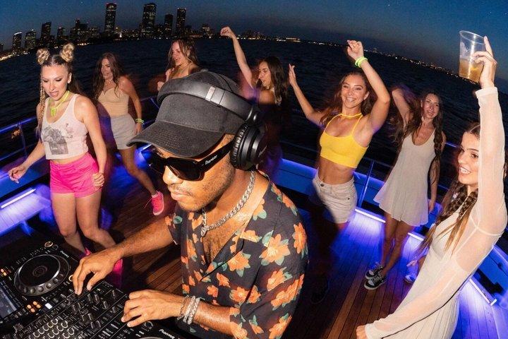 All-Inclusive Miami Luxury Yacht with Private DJ & SUV Transfer