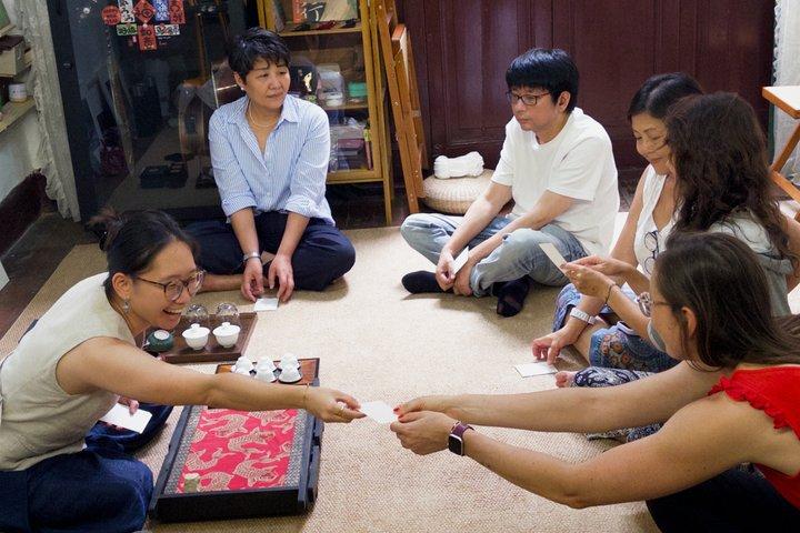 上海の歴史あるレーンで味わう中国語国茶ブラインド