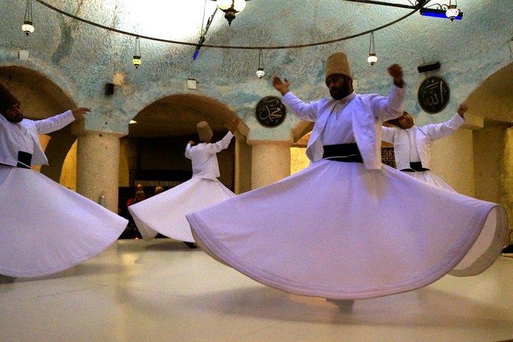 カッパドキアのトルコ式舞踊ショー付き送迎