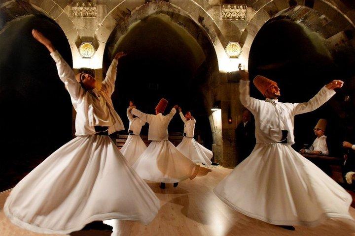 カッパドキアのトルコ式舞踊ショー付き送迎