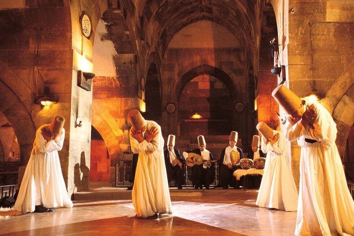 カッパドキアのトルコ式舞踊ショー付き送迎