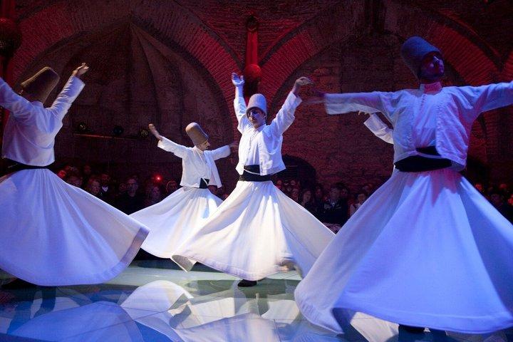 カッパドキアのトルコ式舞踊ショー付き送迎