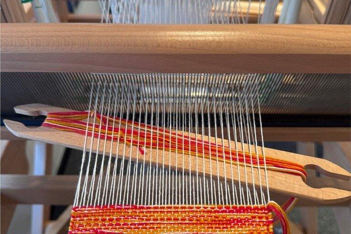 京都:マインドフル織りとお守り作り