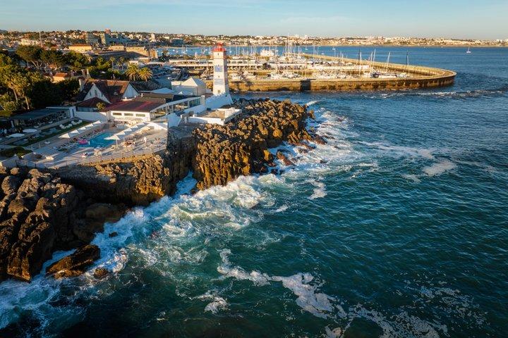 シントラ日帰り旅行：ペナ宮殿、カスカイス、カボ・ダ・ロカ