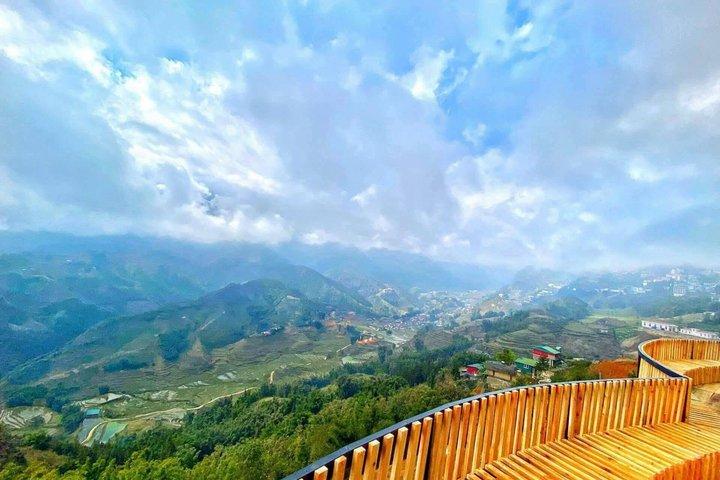 サパの絶景バイクコーヒーツアー（山々の景色付き）