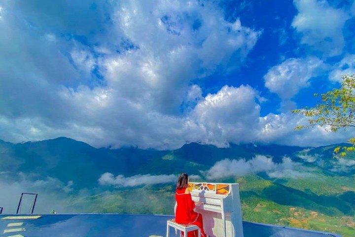 サパの絶景バイクコーヒーツアー（山々の景色付き）
