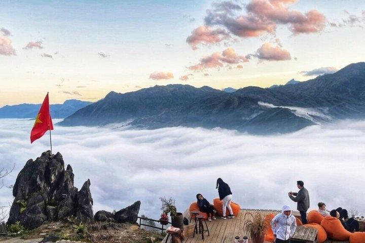 サパの絶景バイクコーヒーツアー（山々の景色付き）