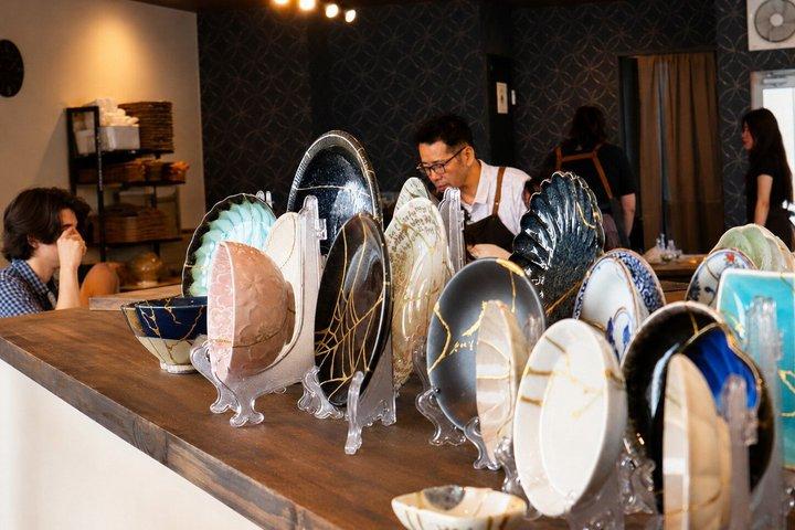 京都中心部で京都伝統の金継ぎ修理体験