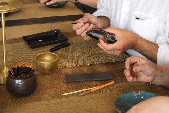 京都中心部で京都伝統の金継ぎ修理体験