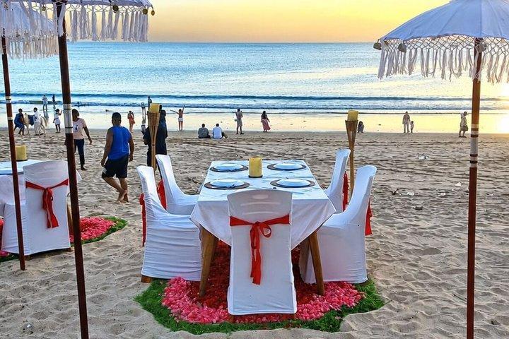 Jimbaran Romantisches Kerzenscheindinner am Strand