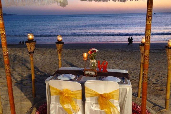 Jimbaran Romantisches Kerzenscheindinner am Strand