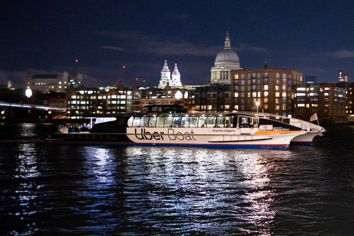 ロンドン：セント・ポール大聖堂と片道テムズ川ボートツアー