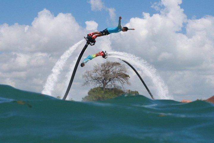 タンジュン・ベノア ウォータースポーツ ジェットスキー パラセーリングなど
