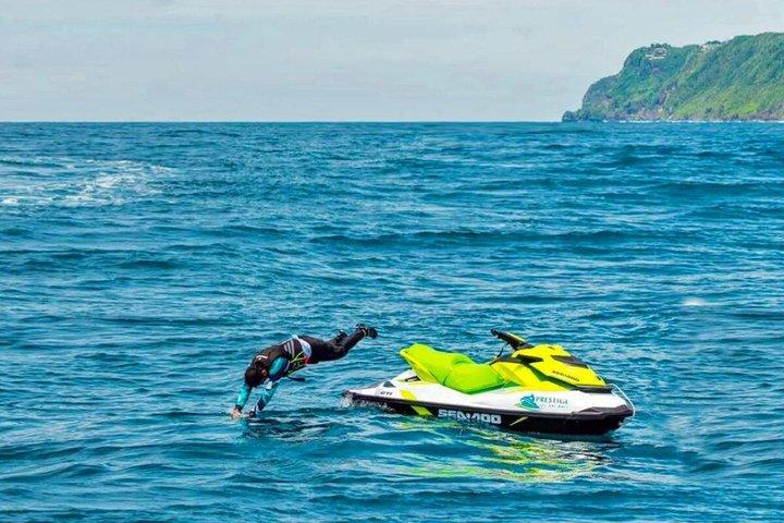 タンジュン・ベノア ウォータースポーツ ジェットスキー パラセーリングなど