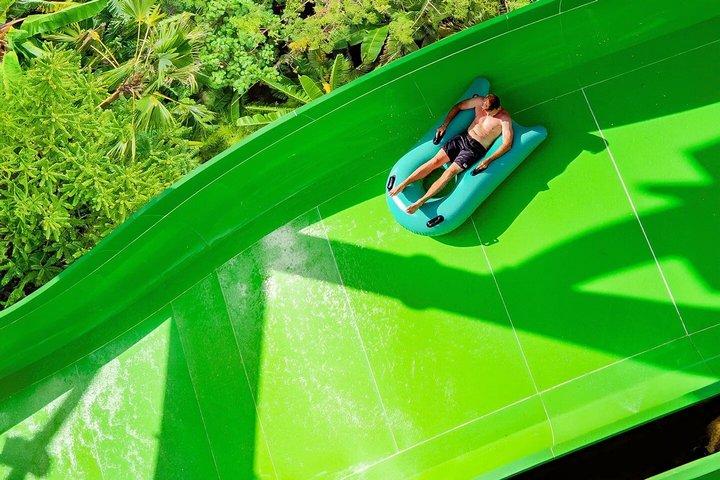 バリ島ウォーターボムウォーターパーク入場券とスリル満点の乗り物