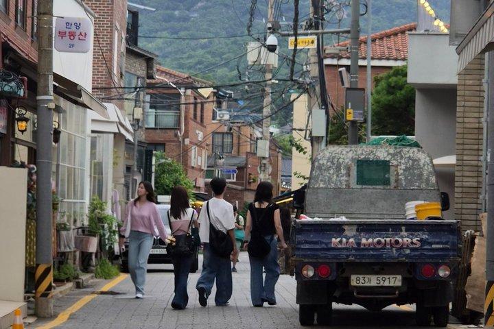 Seoul Insider: Gyeongbokgung, Bukchon, Inwangsan Mt Custom walk