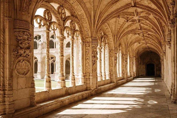 Besøg Jerónimos-klosteret og Belém-tårnet.