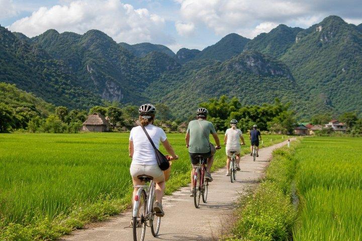 マイチャウ渓谷の田園風景と村々を巡るサイクリング日帰りツアー