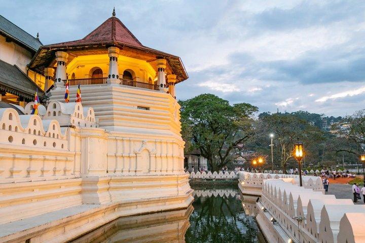 Explore Colombo City Tour by tuk tuk
