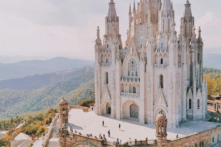 Hiking through Tibidabo with a visit to the temple