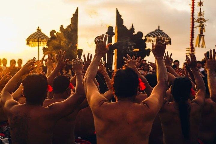 ウルワツ寺院入場券とケチャック火の踊りチケット