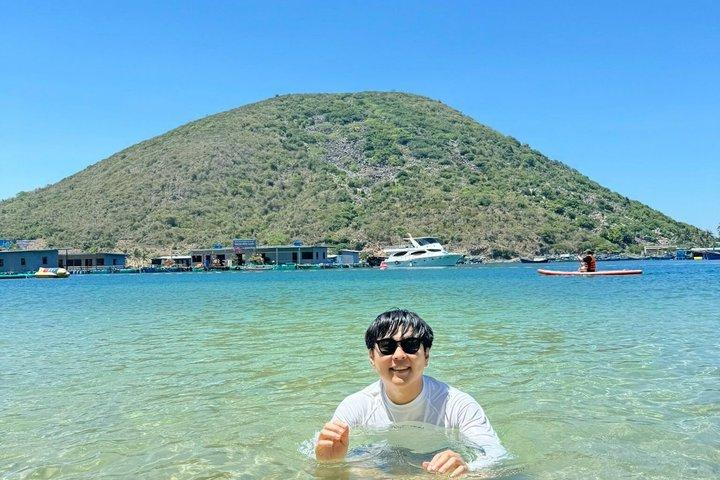 ロビンソンビーチでのニャチャン島巡りアドベンチャー