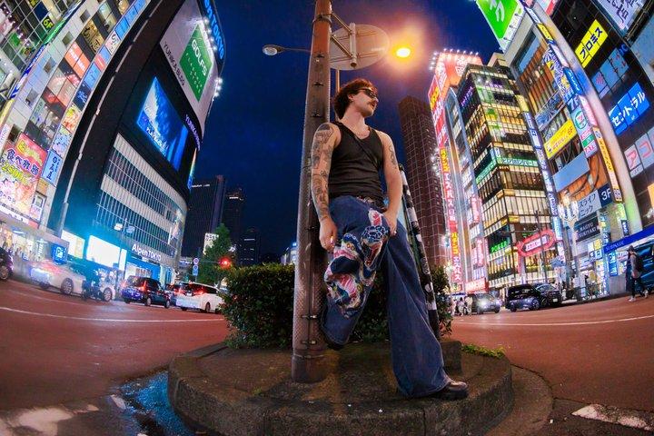 東京：地元のフォトグラファーとの新宿でのフォトシュート