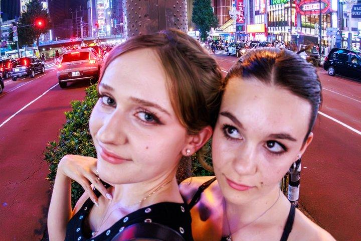 東京：地元のフォトグラファーとの新宿でのフォトシュート