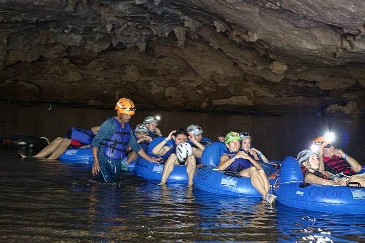 サン・イグナシオからのベリーズ洞窟チューブとジップラインアドベンチャー