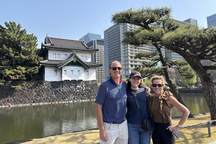 Imperial Palace and East Gardens Private Walking Tour in Tokyo