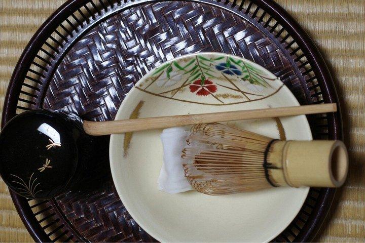 京都での秋の生け花と抹茶体験