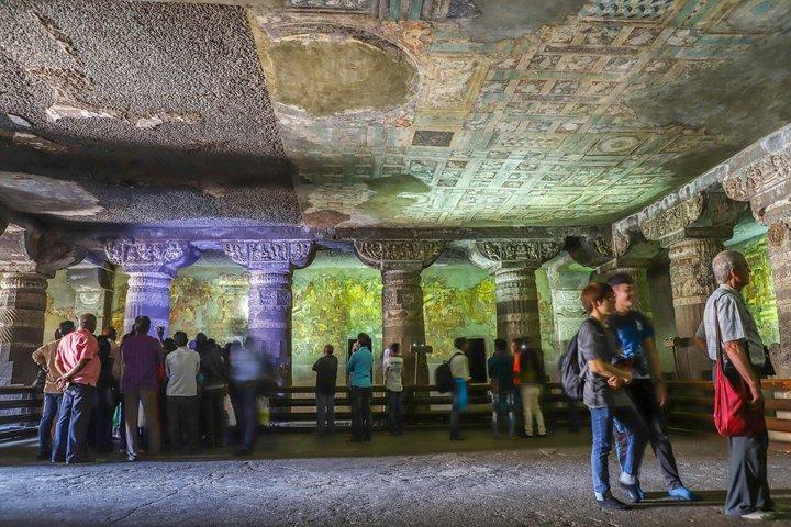フライトを利用したデリー発アジャンタ＆エローラ洞窟日帰り旅行