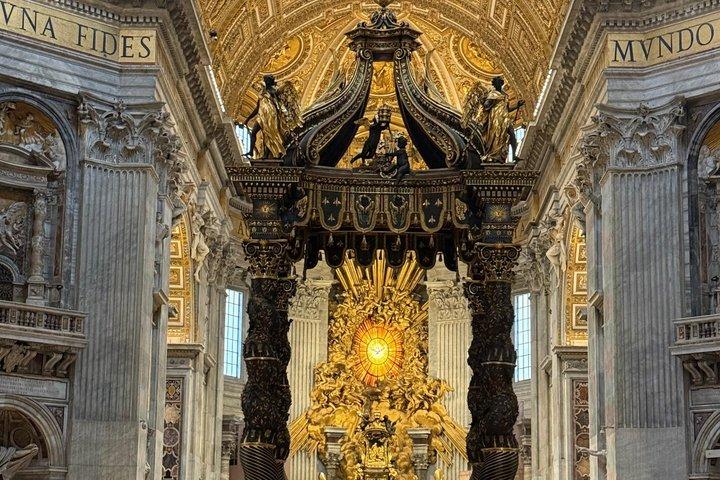 ローマのサンピエトロ大聖堂ドーム登頂と教皇の墓巡りツアー